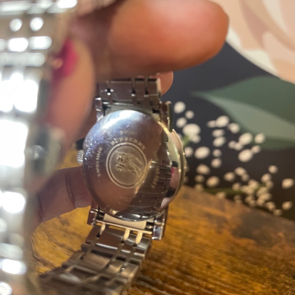 Burberry Checked Watch - Picture 6 of 10